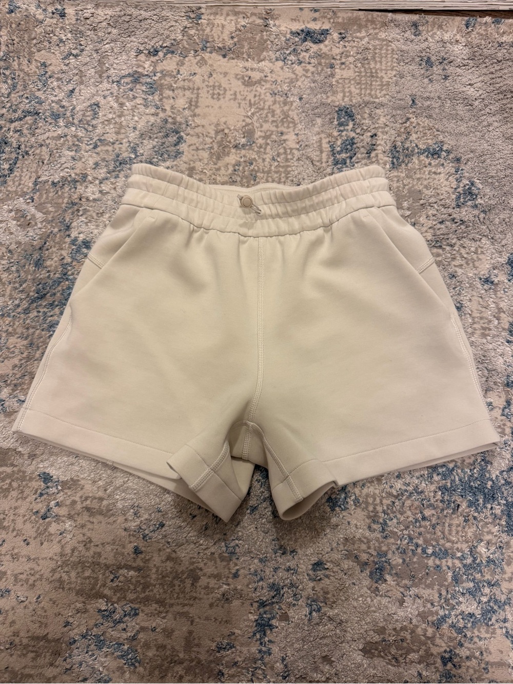 Lululemon Softstreme High-Rise
Short 4"